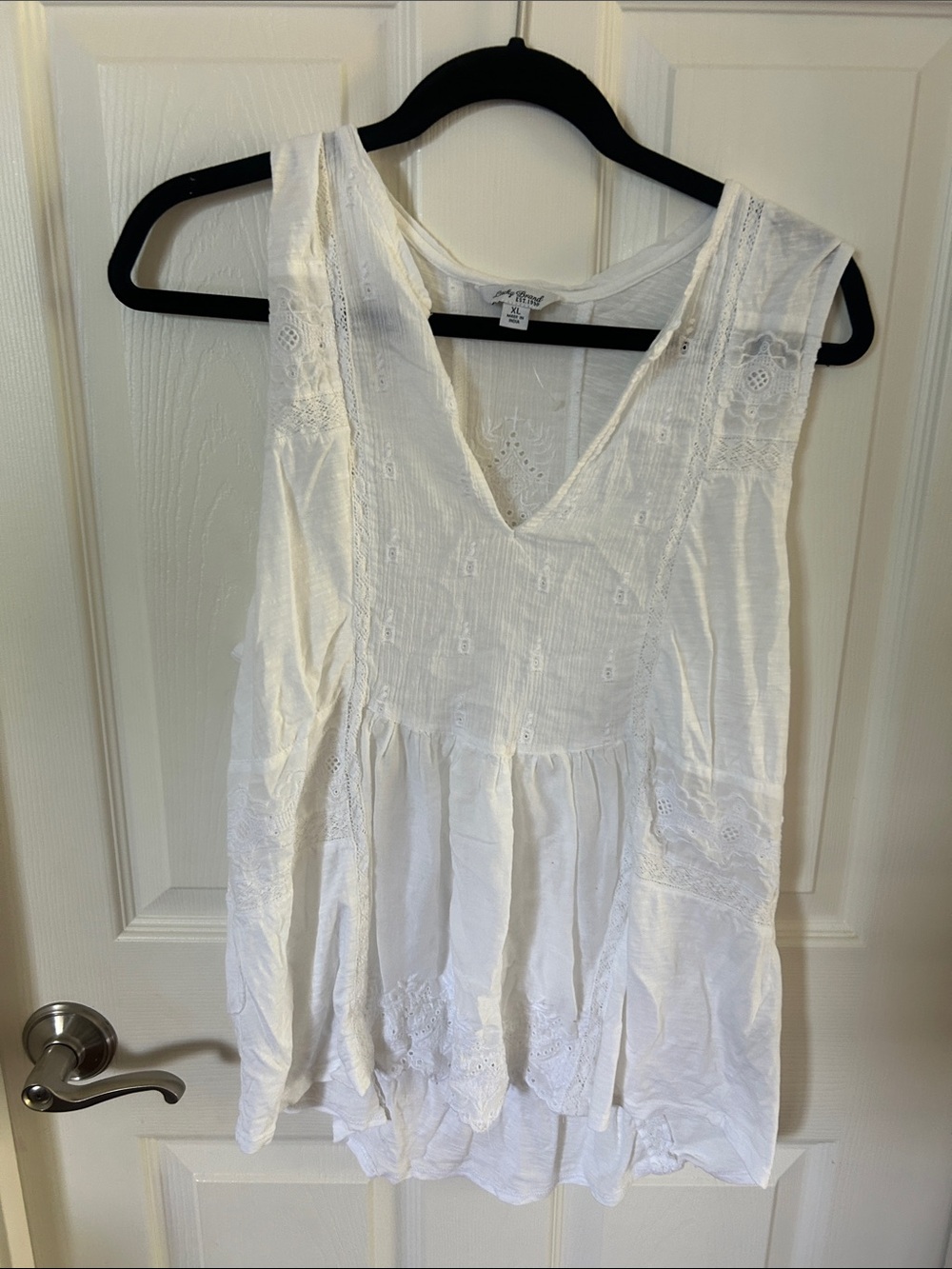 Lucky Brand White V-Neck Embroidered Sleeveless Camisole